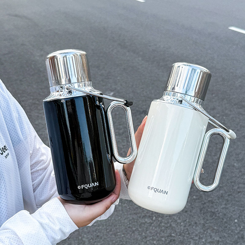 Sports Water Bottle Insulated - 1 Buah Botol Air Terisolasi Panas