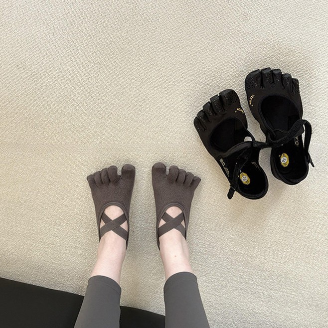 Yoga Mat - Kaos Kaki Yoga Wanita dengan Tali
